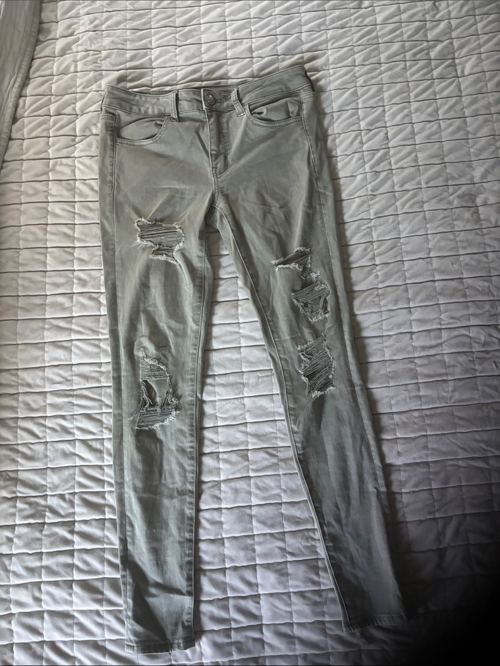 American Eagle Outfitters Light Gray Distressed Skinny Jeans